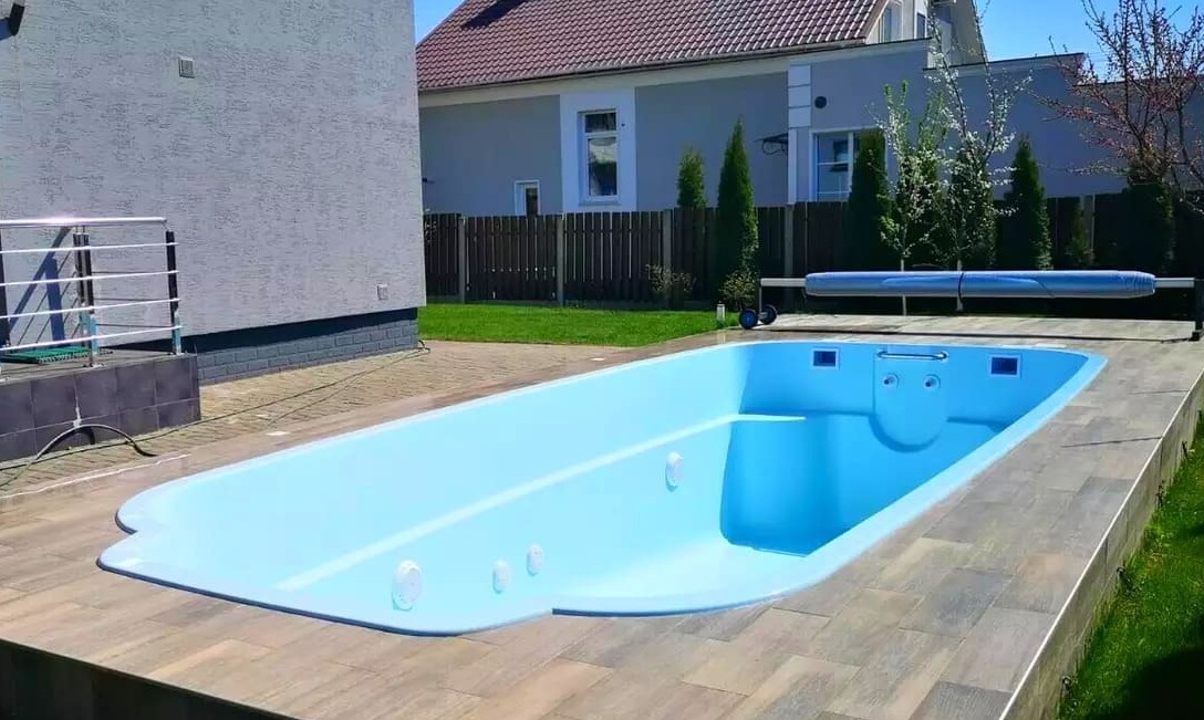 Устроенный композитный бассейн